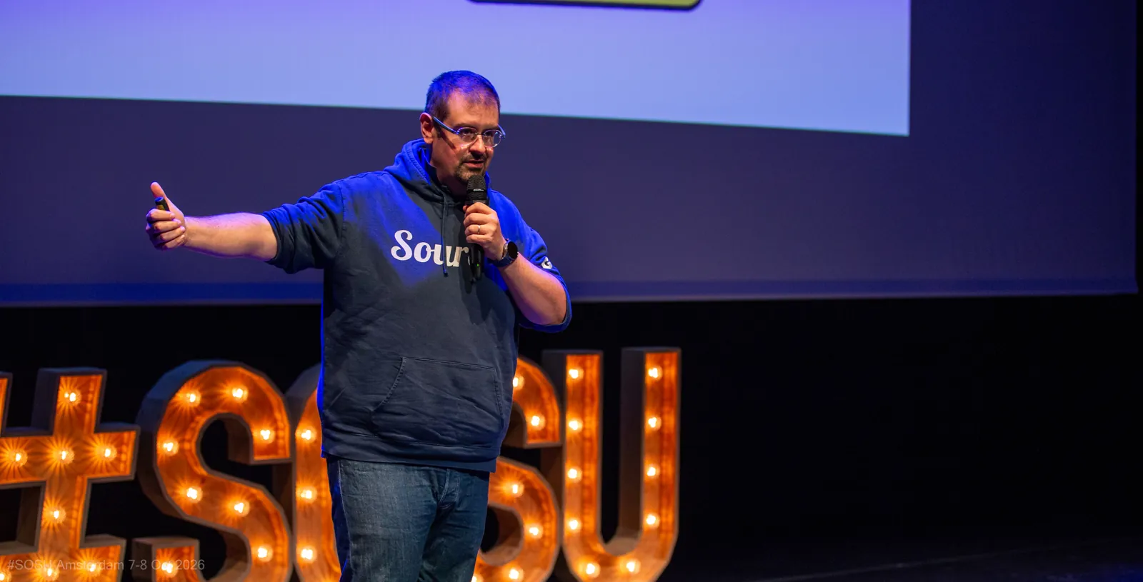 Guillaume Alexandre sur scène au Sourcing Summit Europe, Amsterdam, octobre 2026.